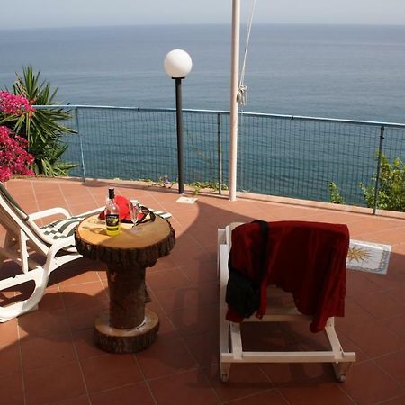 Camere & Case Vacanze Lo Scoglio Castel di Tusa Exteriör bild