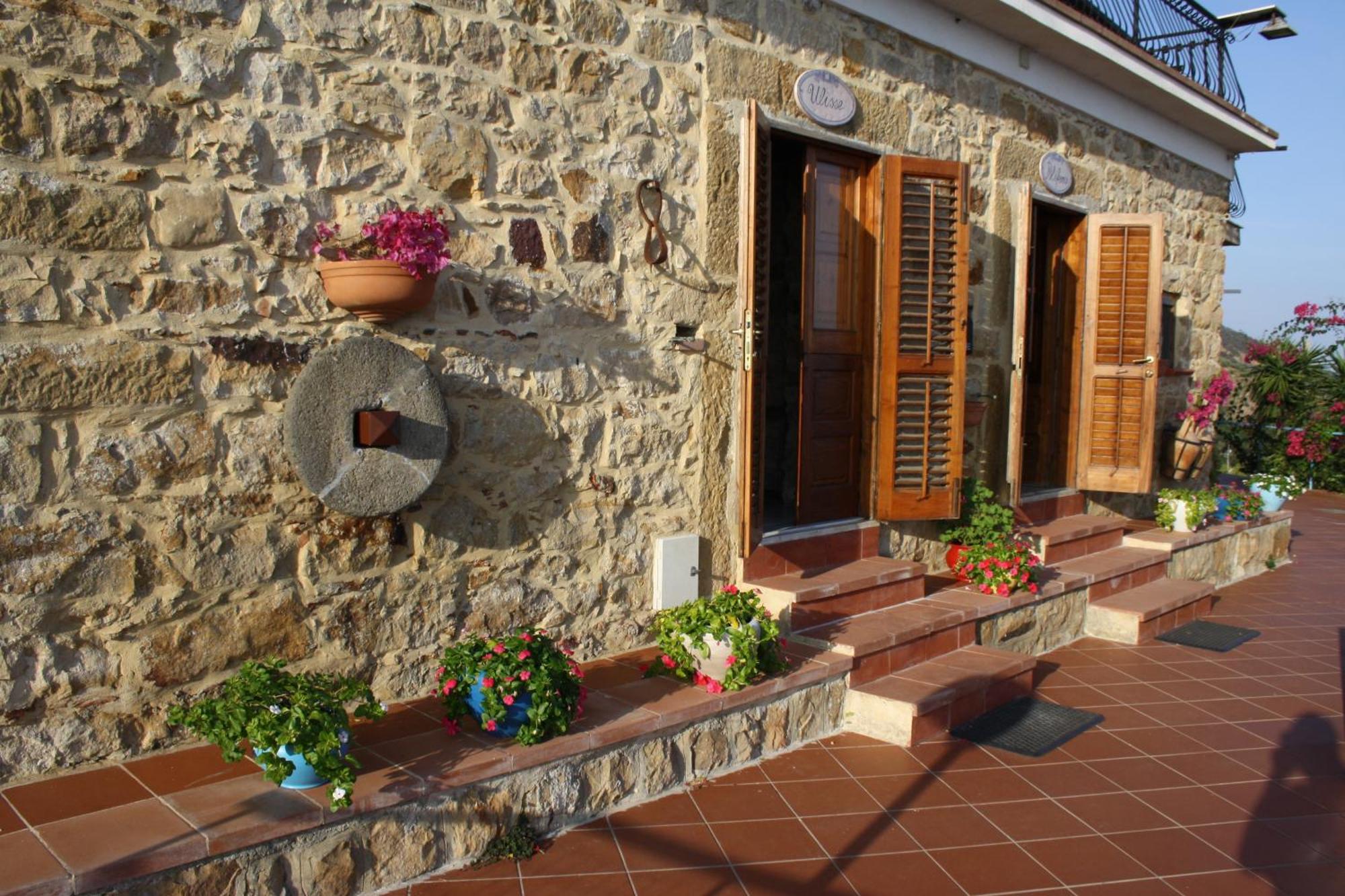 Camere & Case Vacanze Lo Scoglio Castel di Tusa Exteriör bild