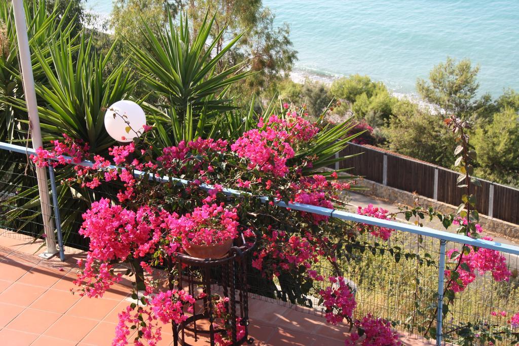 Camere & Case Vacanze Lo Scoglio Castel di Tusa Exteriör bild