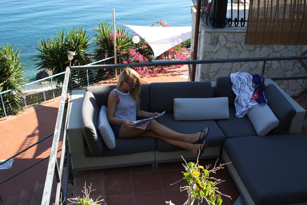 Camere & Case Vacanze Lo Scoglio Castel di Tusa Exteriör bild